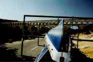 Boote am Pont du Gard