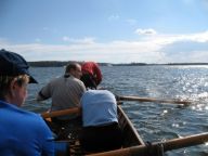 Rudern vor der Skyline Stockholms